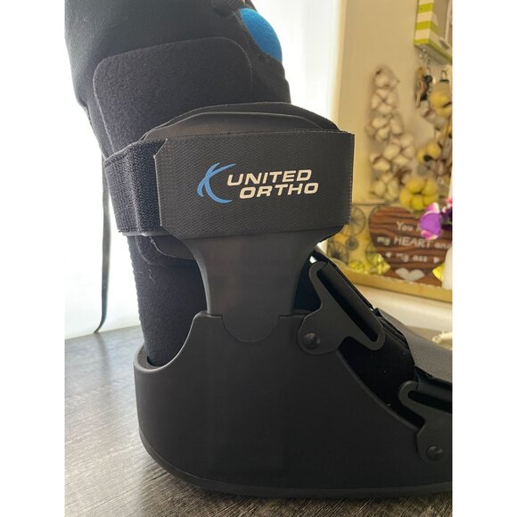 United Ortho USA14115 Short Air Cam Walker Fracture Boot Medium Black right left - Picture 8 of 10